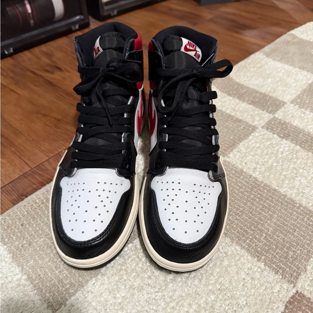 Black Toe Jordan 1